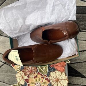 NEW SAS Women's Brown Leather Slip-On Loafers